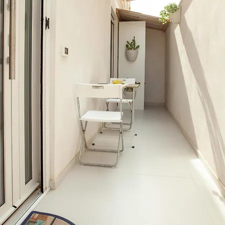 Casa Ancora Fronte Mare アパート サン・レオーネ